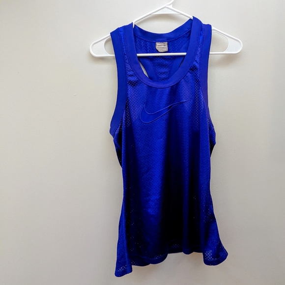 Nike Tops - Like new Nike workout tank top jersey racer back gym lifting girls who lift